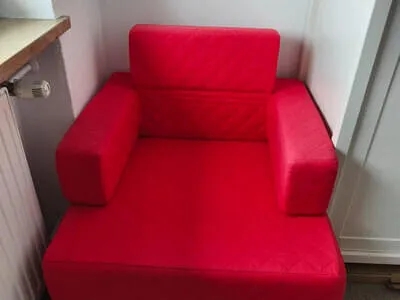 Roter Ausziehsessel